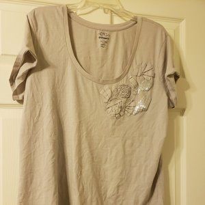 NWOT ** GRAY TOP WITH RIBBON FLOWERS & BEADS